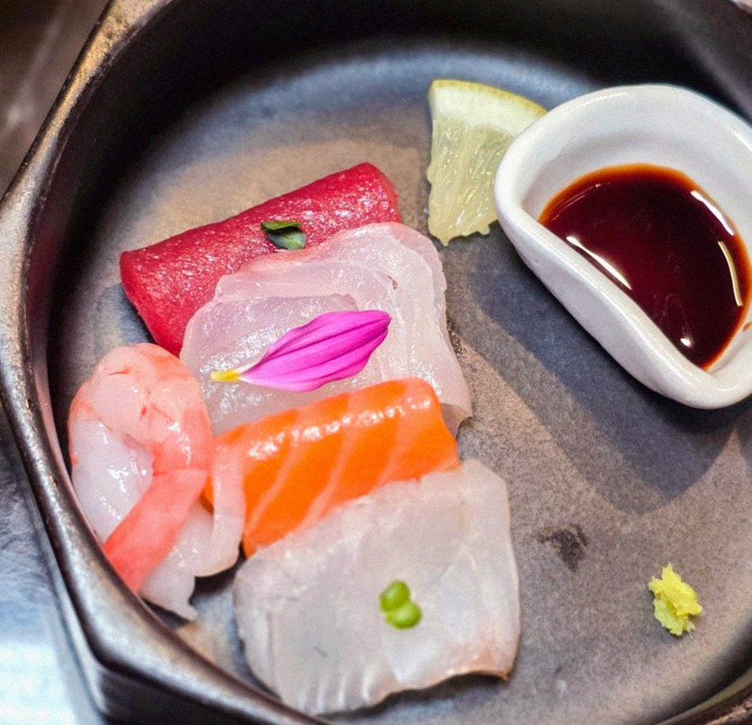 DAEBOJUNG Yeouido · seafood course served alongside the beef