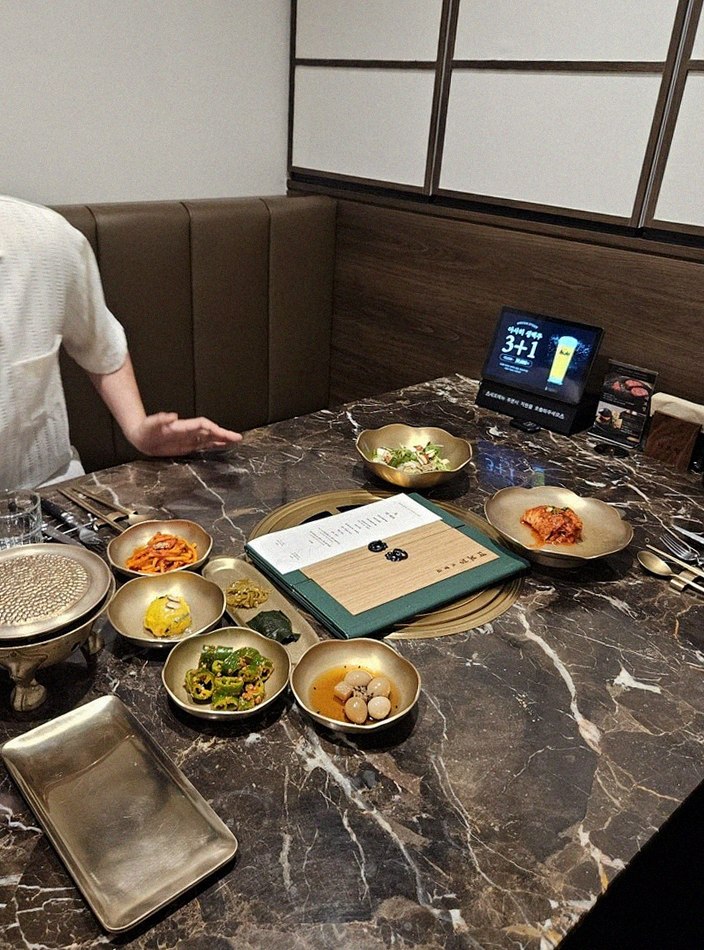 DAEBOJUNG Yeouido · the full Hanwoo omakase table