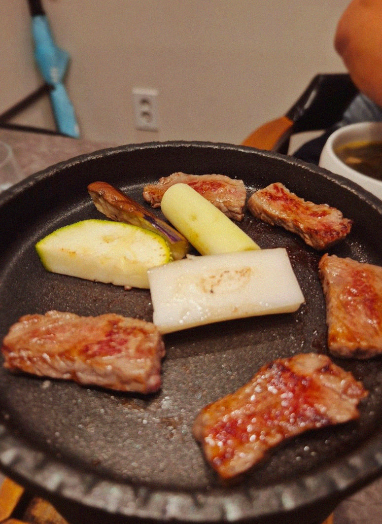 GOWOOGA Gwanghwamun · Hanwoo beef grilling over binchotan charcoal