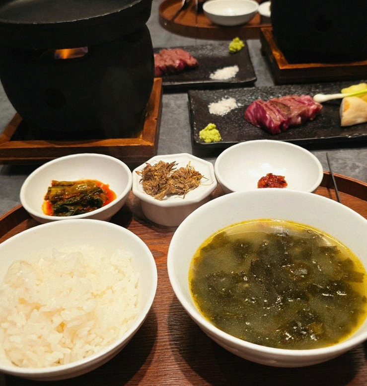 WOOHANA Jonggak · assorted Korean side dishes (banchan)