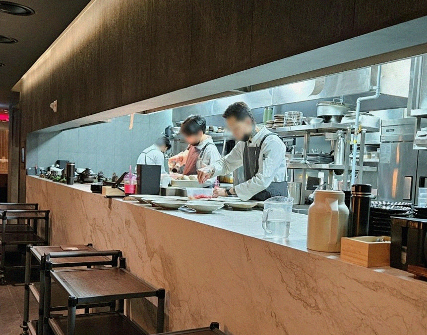 WOOHANA Jonggak · seafood course served alongside the beef