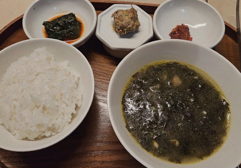 WOOARA Gwanghwamun · assorted Korean side dishes (banchan)