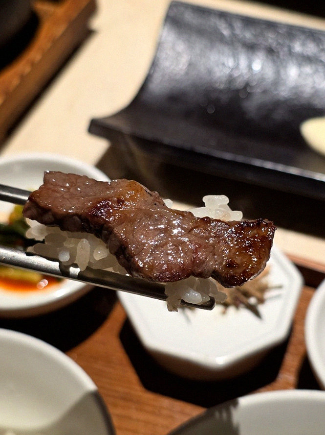 WOOARA Gwanghwamun · premium marbled Hanwoo beef presented before grilling