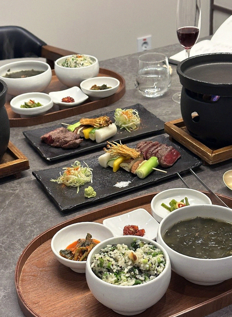 GOWOOGA Yeouido · assorted Korean side dishes (banchan)
