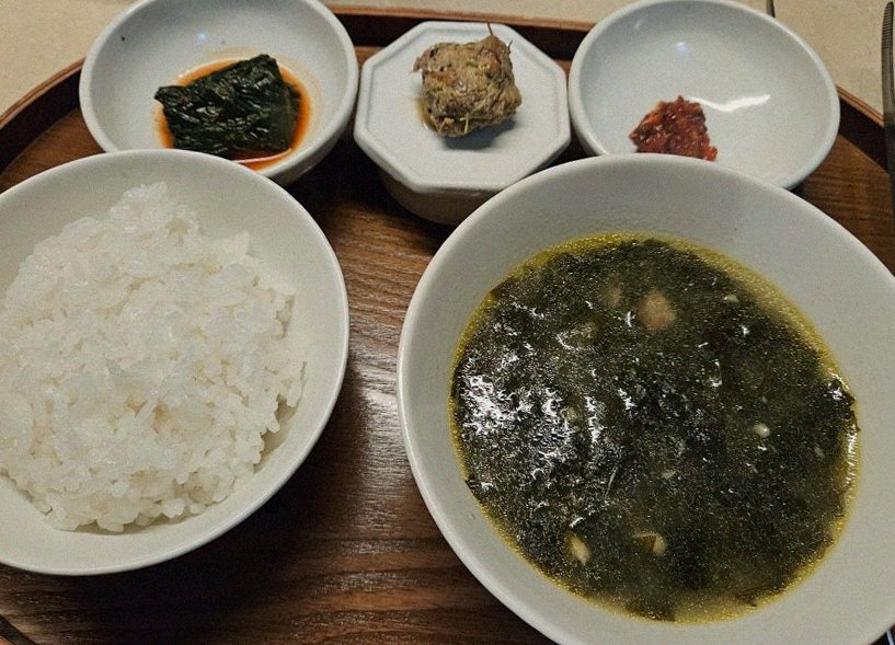 WOOARA Yeouido · assorted Korean side dishes (banchan)