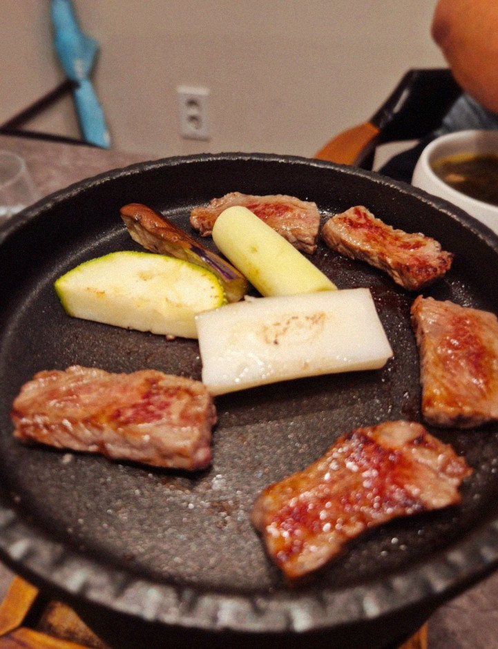 GOWOOGA Gwanghwamun · Hanwoo beef grilling over binchotan charcoal