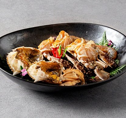 DAEBOJUNG Yeouido · seafood course served alongside the beef