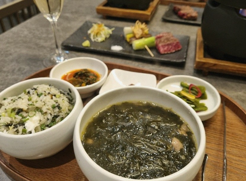 GOWOOGA Yeouido · assorted Korean side dishes (banchan)