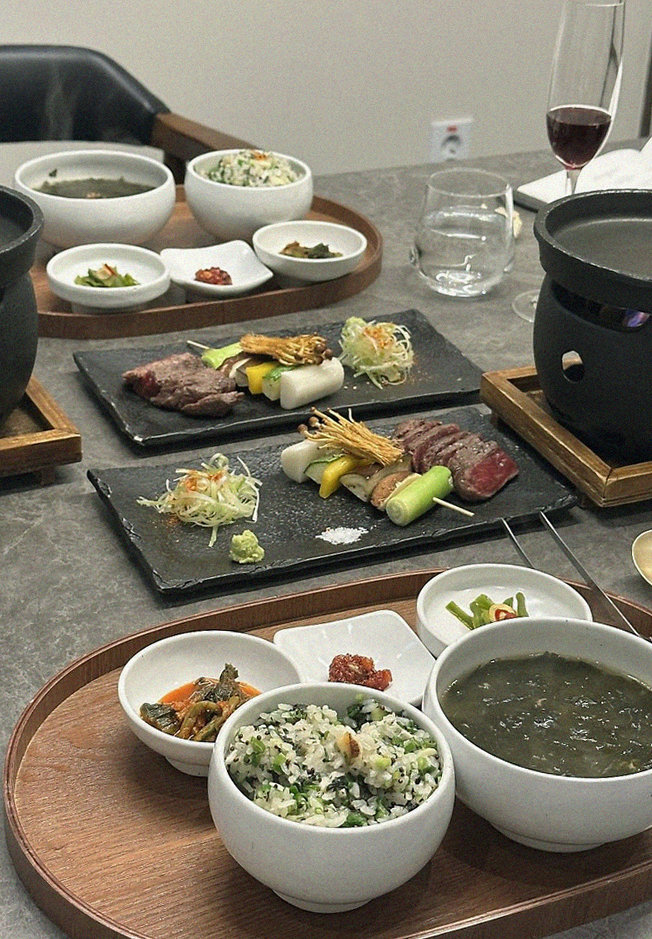 GOWOOGA Yeouido · assorted Korean side dishes (banchan)