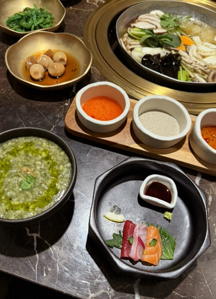 DAEBOJUNG Yeouido · assorted Korean side dishes (banchan)