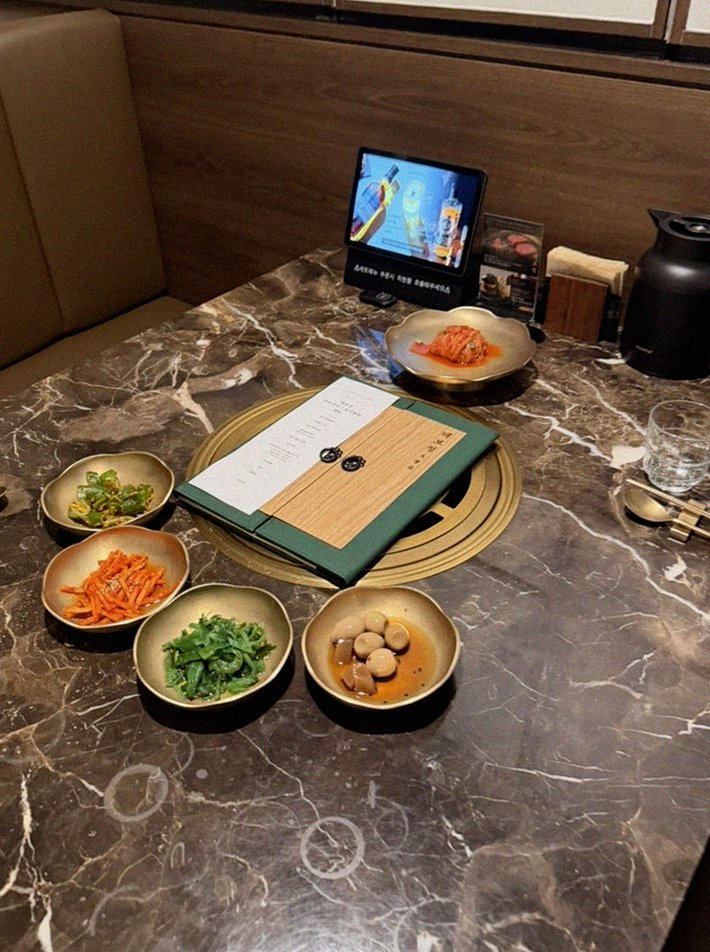 DAEBOJUNG City Hall · the full Hanwoo omakase table