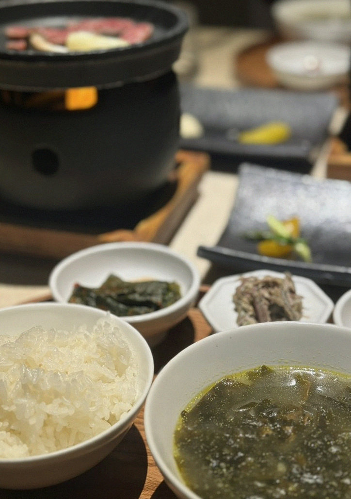 WOOARA Gwanghwamun · assorted Korean side dishes (banchan)