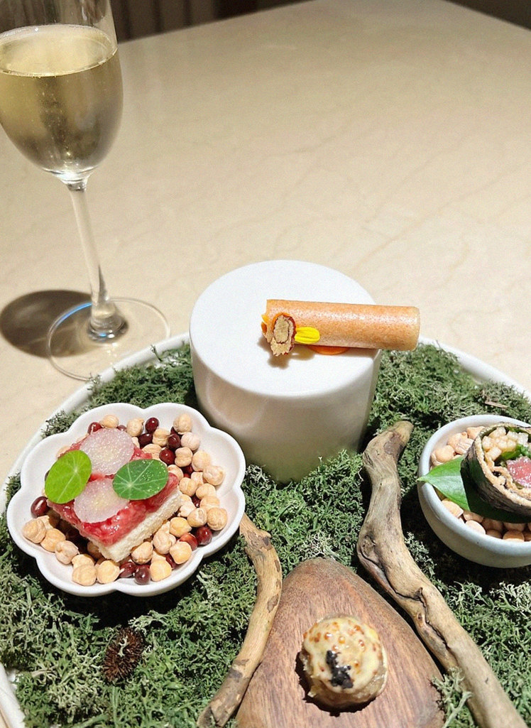 WOOARA Gwanghwamun · the signature Hanwoo showing — marbled beef cuts and caviar presented in a display chest