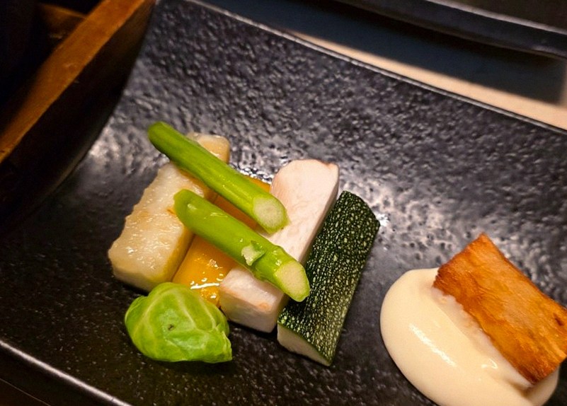 WOOARA Yeouido · seafood course served alongside the beef