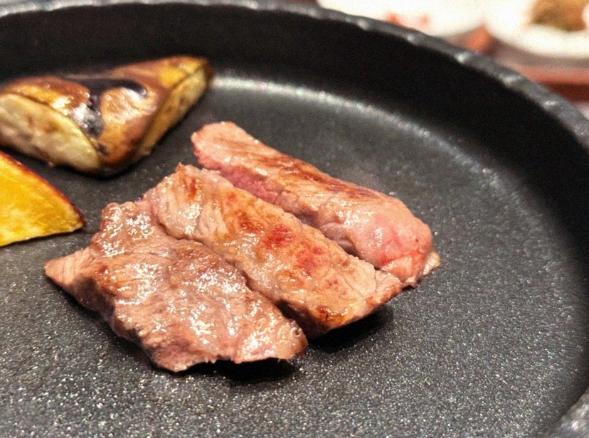 WOOHANA Jonggak · Hanwoo beef grilling over binchotan charcoal