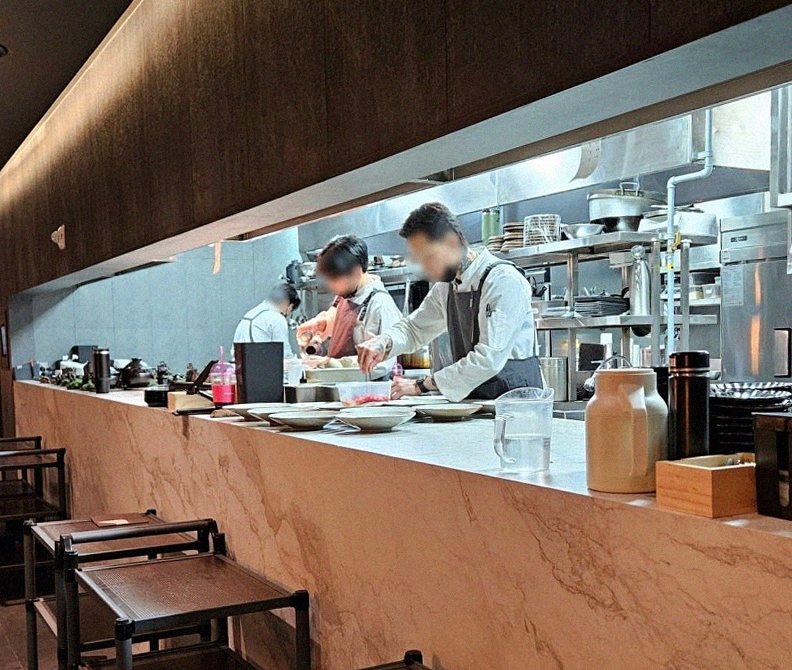 WOOHANA Jonggak · seafood course served alongside the beef