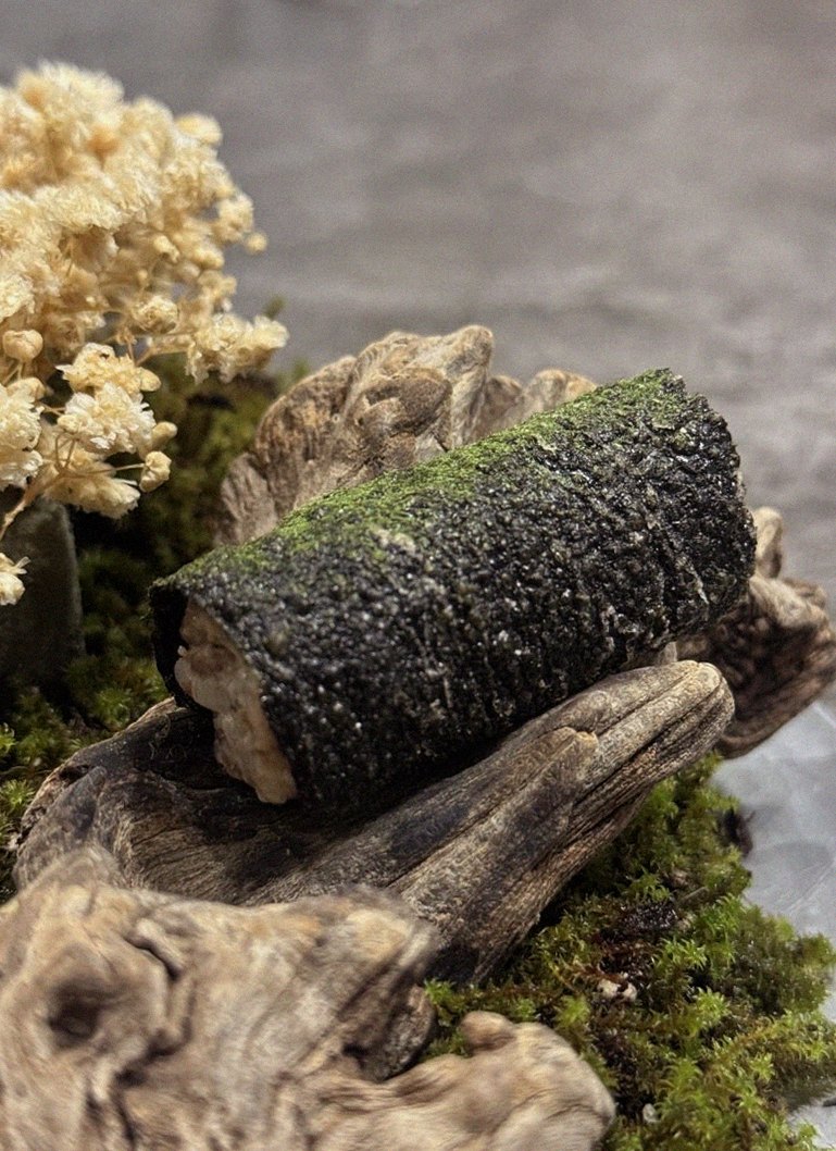 GOWOOGA Gwanghwamun · 招牌韩牛展示 — 木盒中呈现的雪花韩牛与鱼子酱