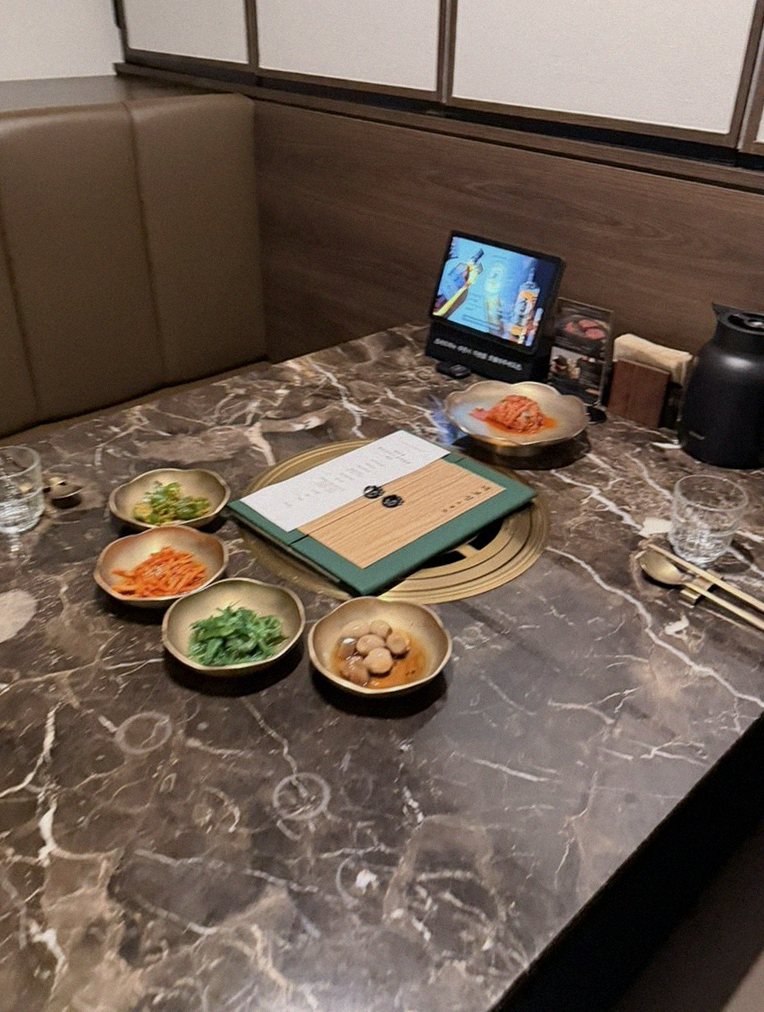 대보정 여의도점 · 한 상 가득 차려진 한우 오마카세 코스