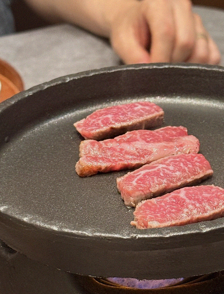 GOWOOGA Gangnam·Yeoksam · Hanwoo beef grilling over binchotan charcoal