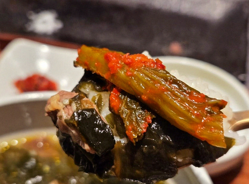 고우가 역삼점 강남 · 역삼 고기맛집 · 정갈하게 차려진 반찬과 곁들임 찬