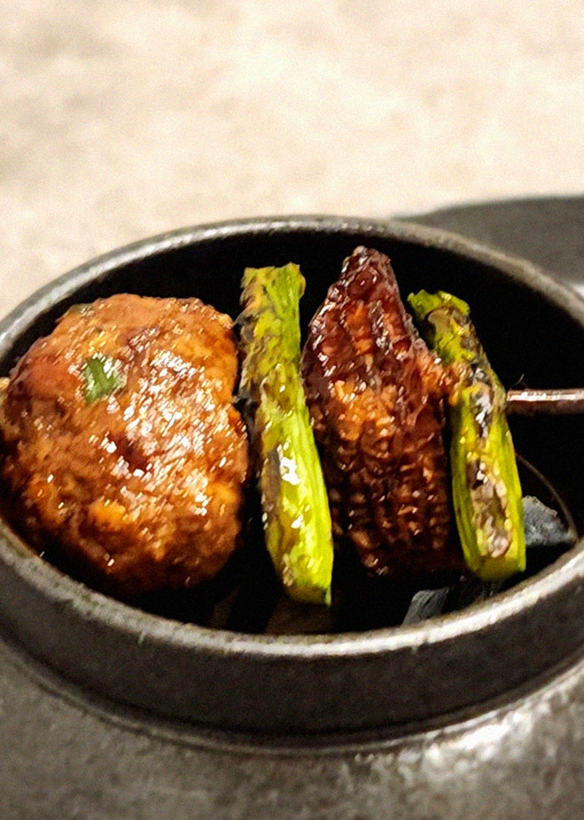 GOWOOGA Gwanghwamun · Hanwoo beef grilling over binchotan charcoal
