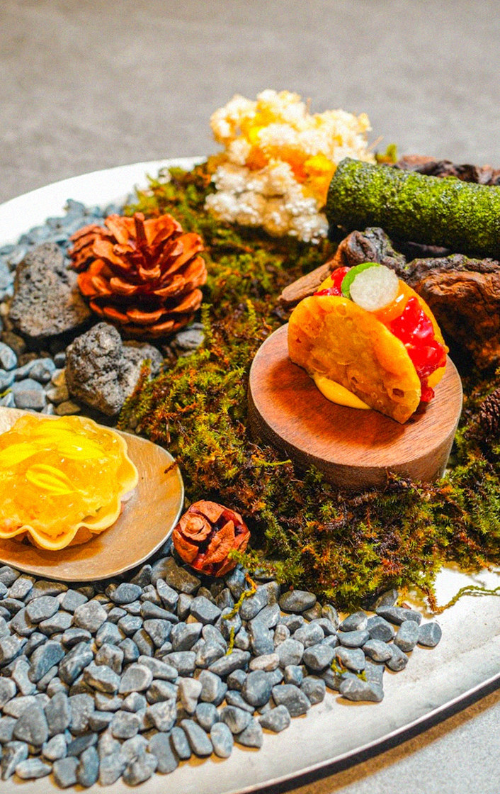 GOWOOGA Gangnam·Yeoksam · the signature Hanwoo showing — marbled beef cuts and caviar presented in a display chest