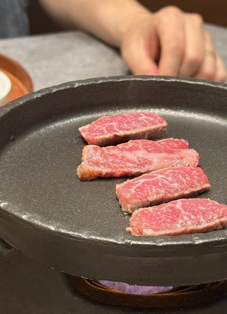 GOWOOGA Gangnam·Yeoksam · Hanwoo beef grilling over binchotan charcoal