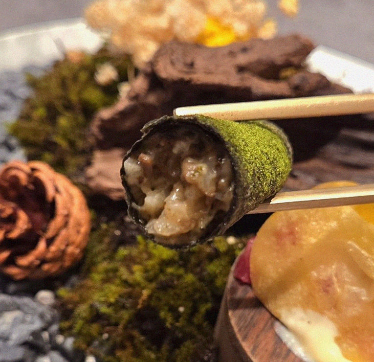 GOWOOGA Gangnam·Yeoksam · the signature Hanwoo showing — marbled beef cuts and caviar presented in a display chest
