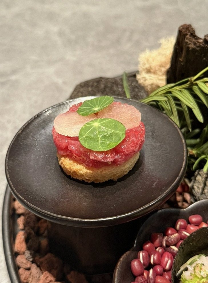 WOOHANA Yeouido · fresh Hanwoo beef tartare (yukhoe)