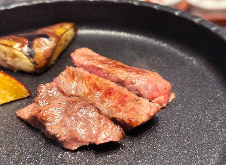 WOOHANA Yeouido · Hanwoo beef grilling over binchotan charcoal