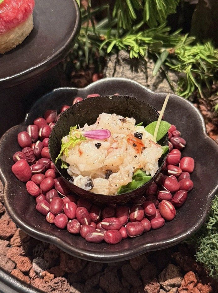 WOOHANA Yeouido · fresh Hanwoo beef tartare (yukhoe)