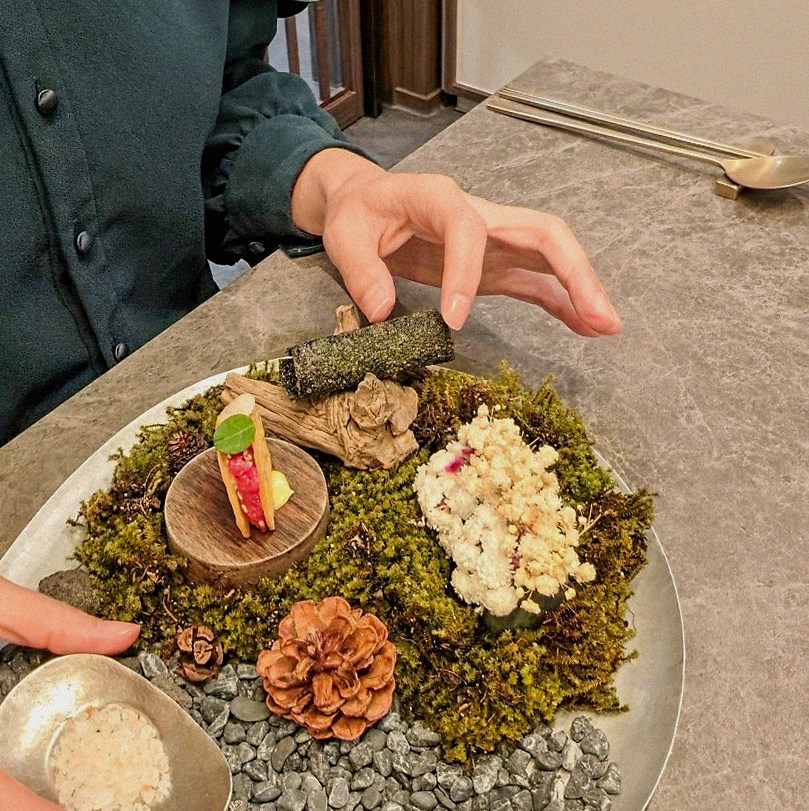 GOWOOGA Yeouido · assorted Korean side dishes (banchan)