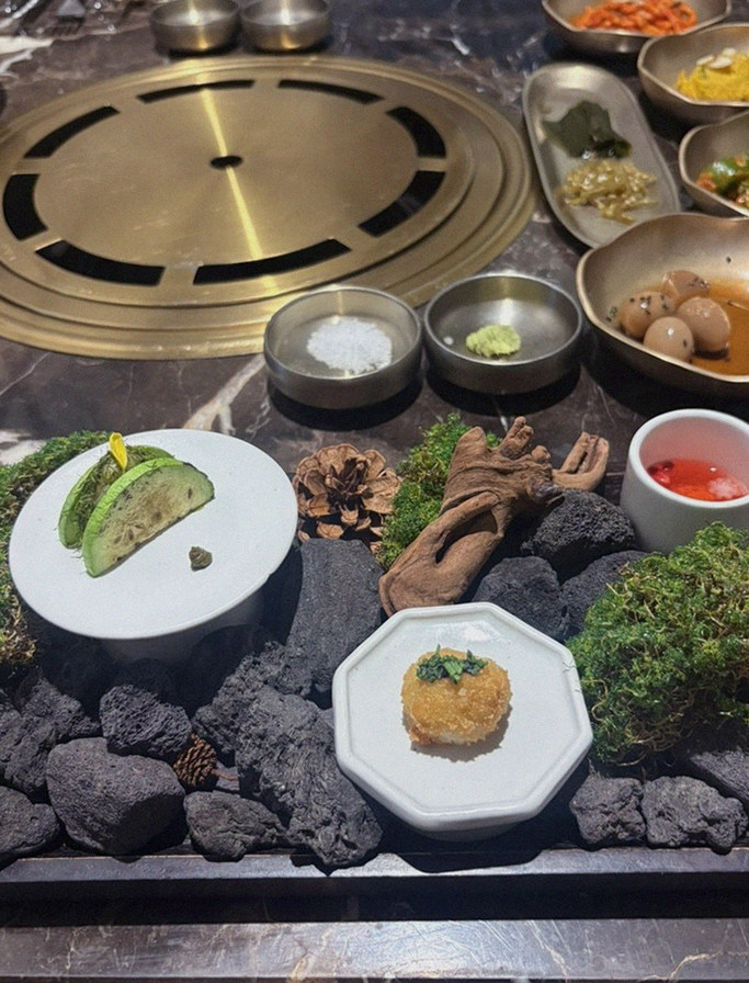 대보정 시청역점 · 서울 한정식맛집 · 정갈하게 차려진 반찬과 곁들임 찬