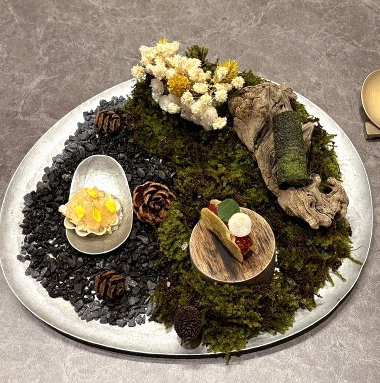 GOWOOGA Gwanghwamun · seafood course served alongside the beef
