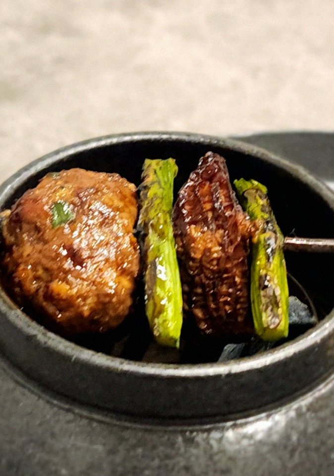 GOWOOGA Gwanghwamun · Hanwoo beef grilling over binchotan charcoal