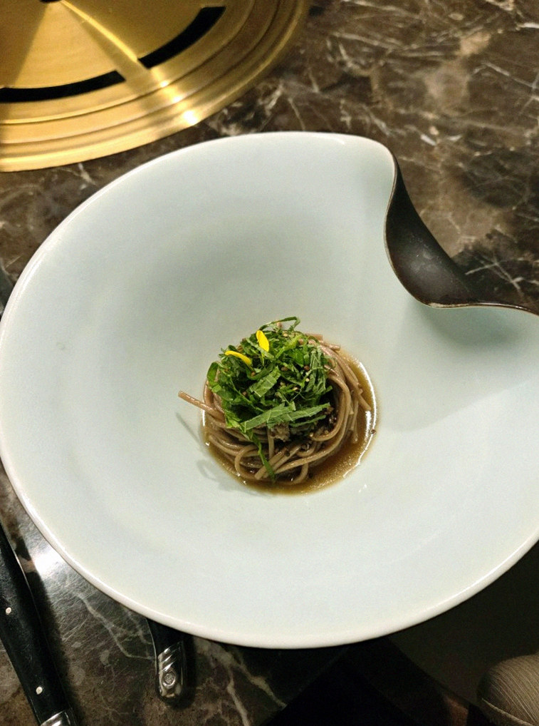 대보정 여의도점 · 63빌딩 맛집 · 한 접시씩 정성껏 플레이팅된 한우 코스 요리