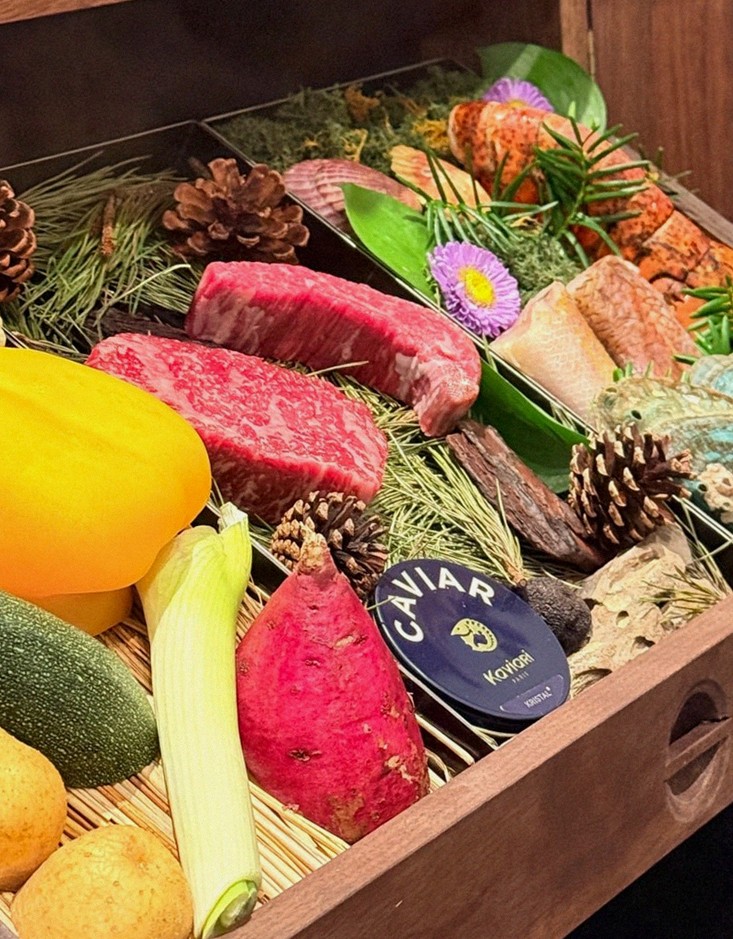 WOOHANA Yeouido · the signature Hanwoo showing — marbled beef cuts and caviar presented in a display chest