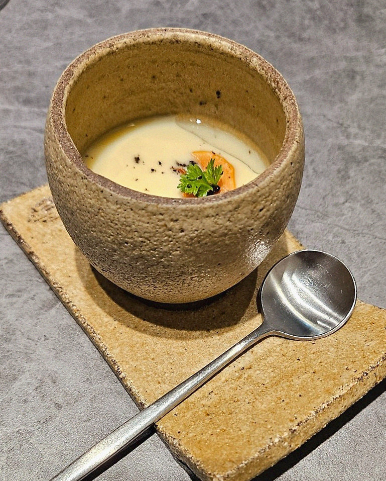 우하나 여의도점 · 더현대서울 맛집 · 따뜻하게 마무리하는 국물 요리
