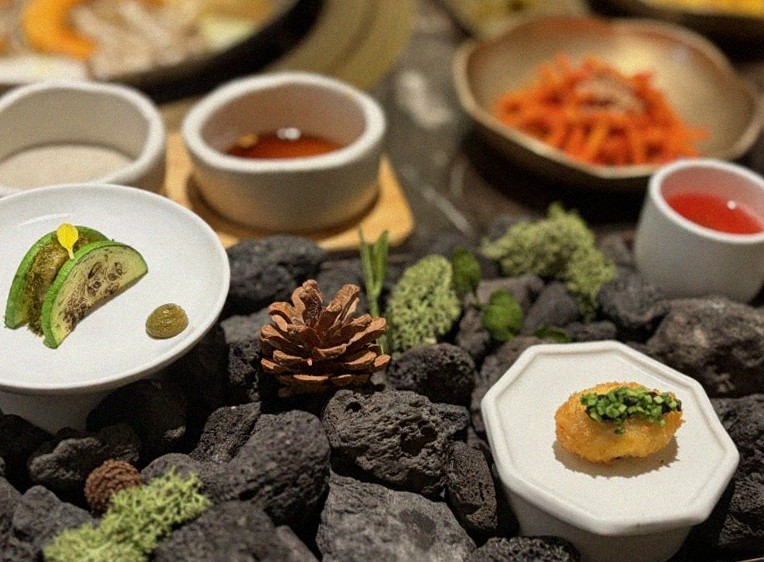 DAEBOJUNG Yeouido · 彩り豊かなおかず(バンチャン)