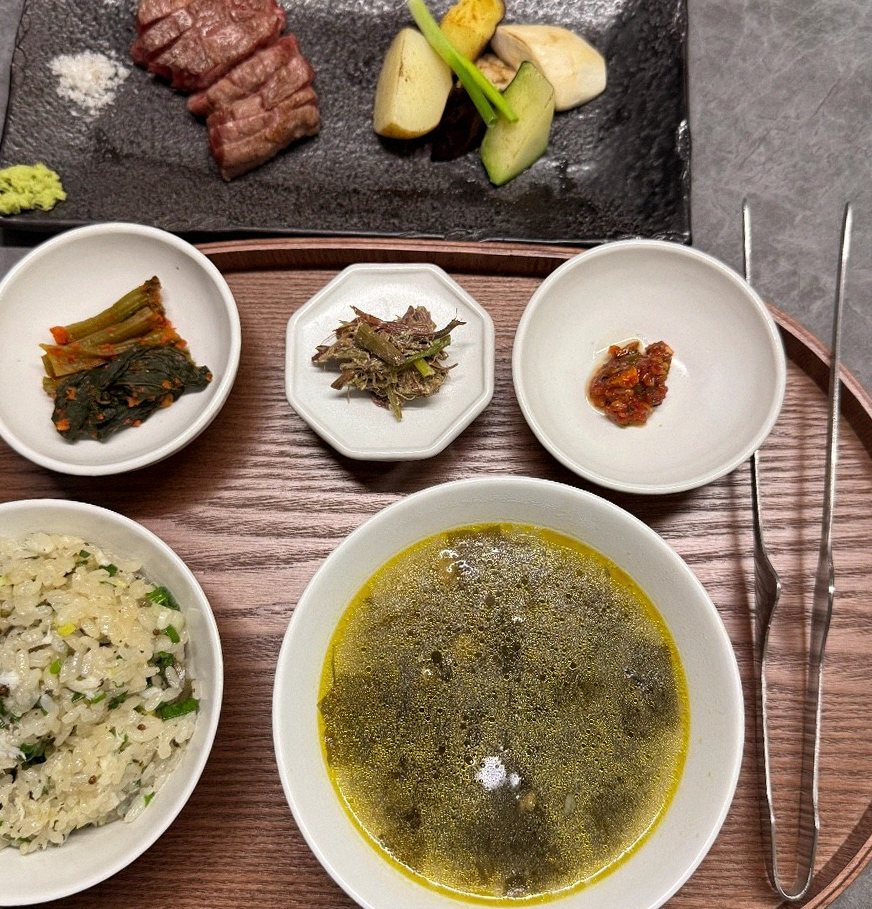 WOOHANA Yeouido · assorted Korean side dishes (banchan)