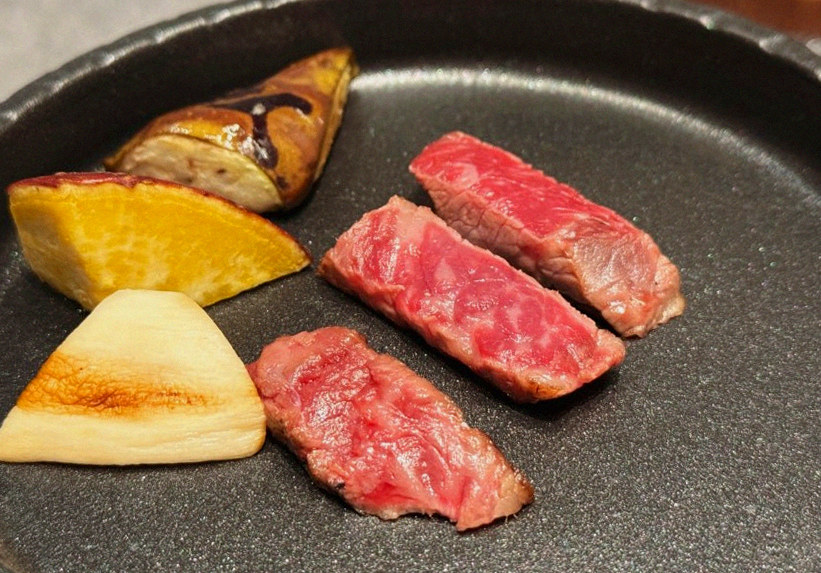 우하나 여의도점 · 여의도 더현대 맛집 · 비장탄 그릴 위에서 익어가는 한우