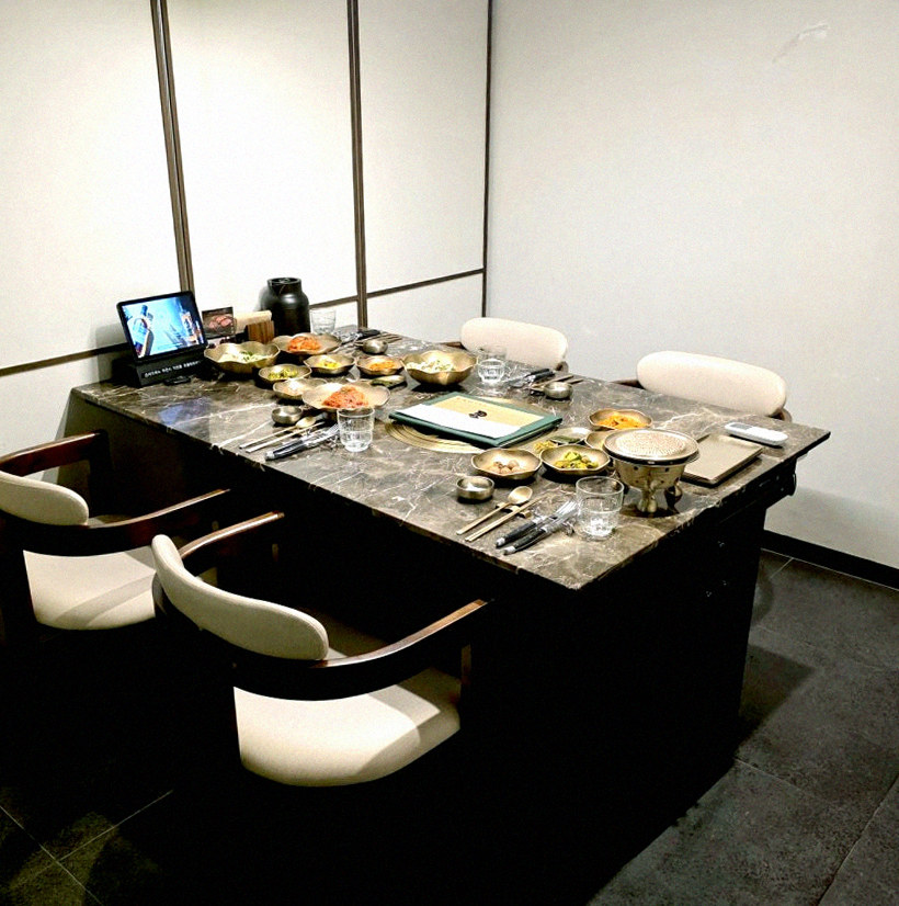 DAEBOJUNG City Hall · the full Hanwoo omakase table