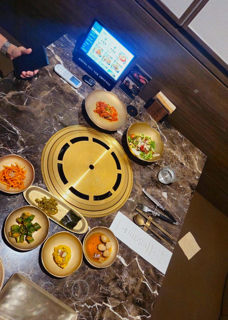 대보정 시청역점 · 서울역 점심맛집 · 정갈하게 차려진 반찬과 곁들임 찬