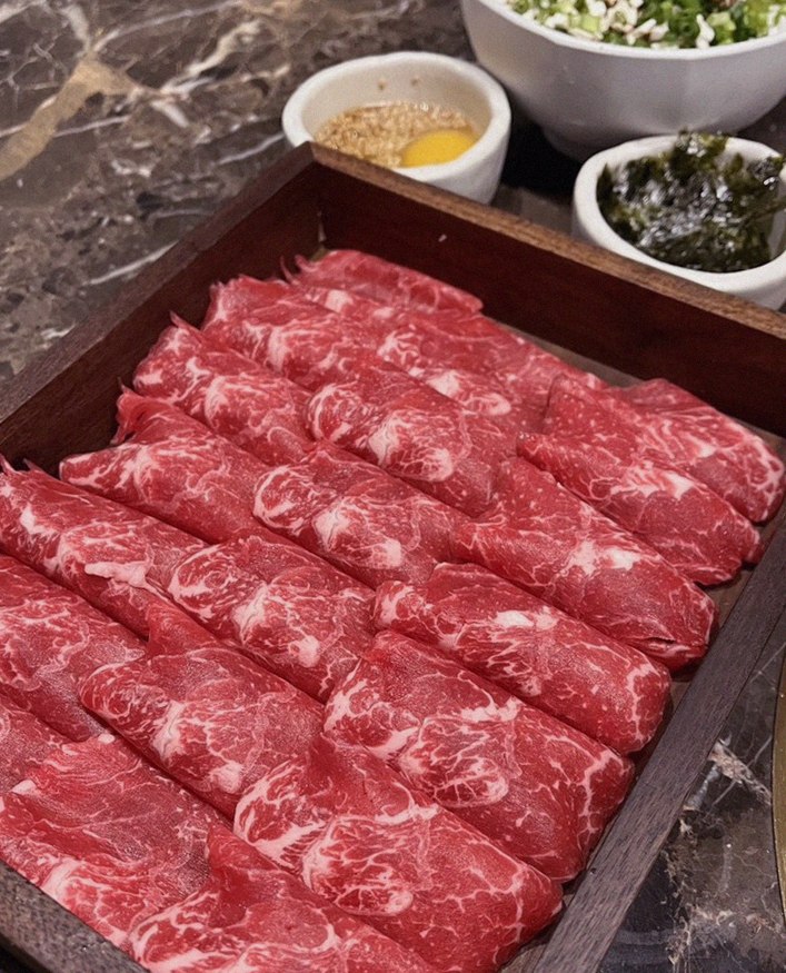대보정 시청역점 · 서울역 점심맛집 · 마블링이 살아있는 프리미엄 한우 쇼잉