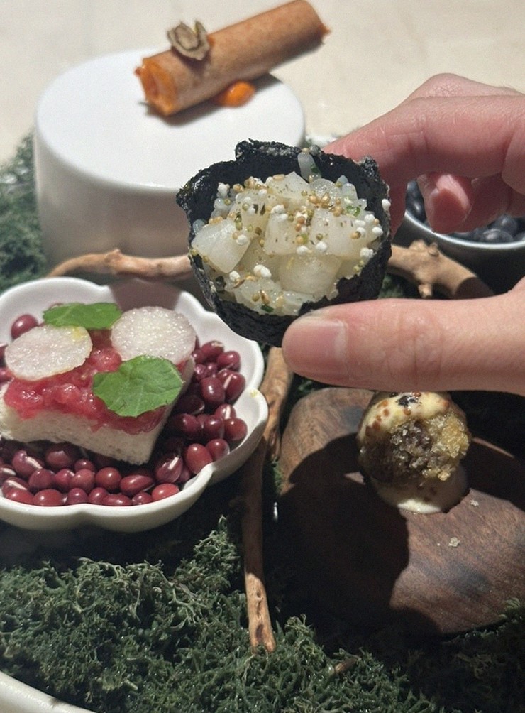WOOARA Yeouido · the signature Hanwoo showing — marbled beef cuts and caviar presented in a display chest