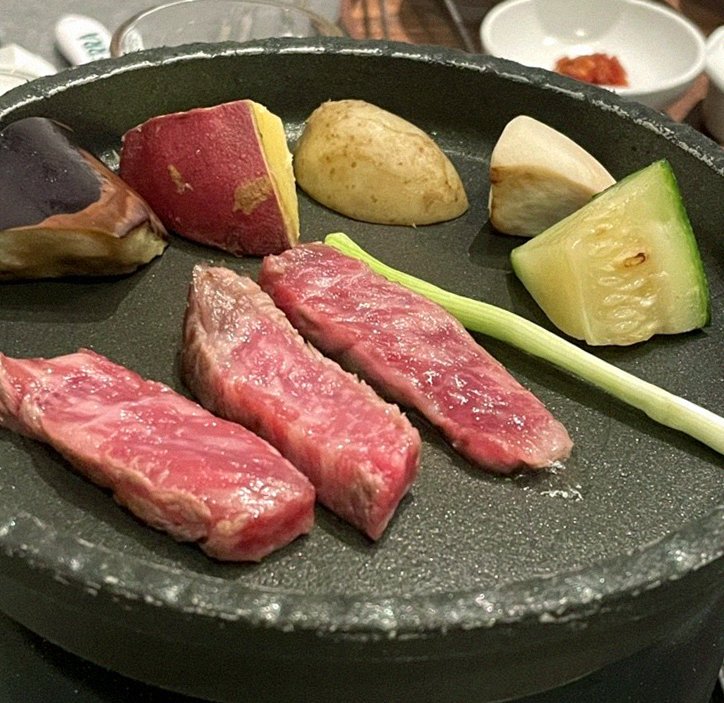 WOOHANA Yeouido · Hanwoo beef grilling over binchotan charcoal
