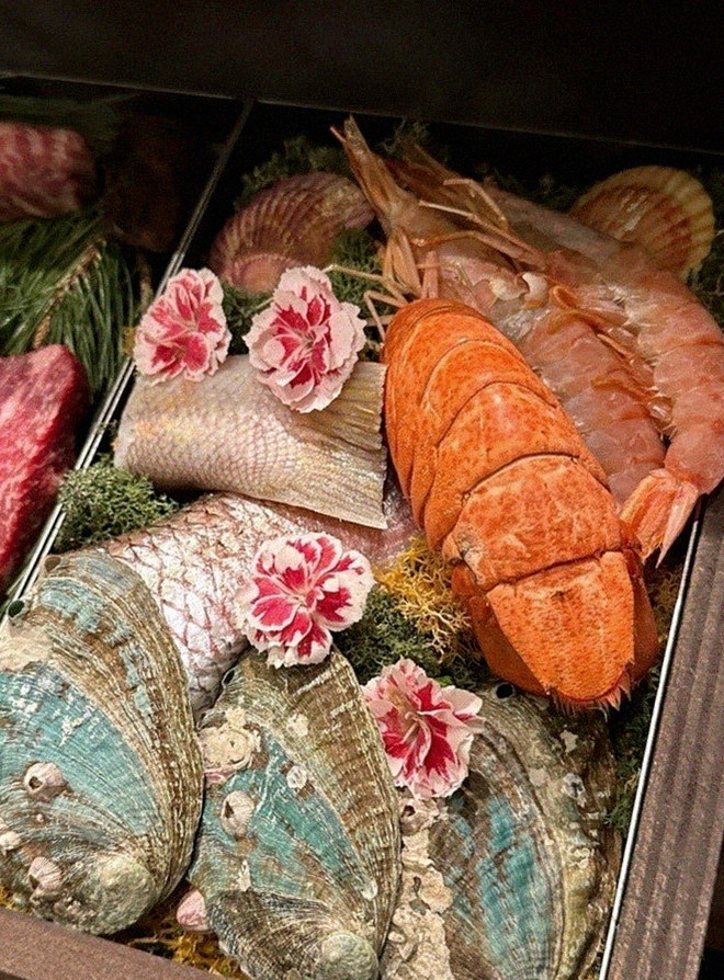 WOOHANA Yeouido · seafood course served alongside the beef