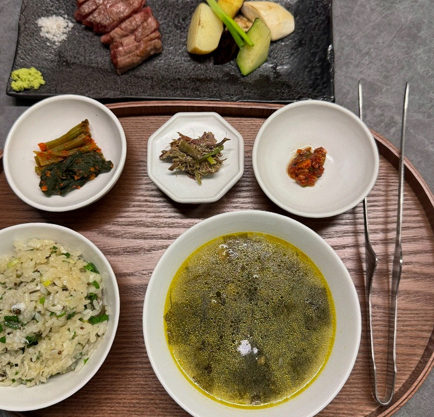 WOOHANA Yeouido · assorted Korean side dishes (banchan)
