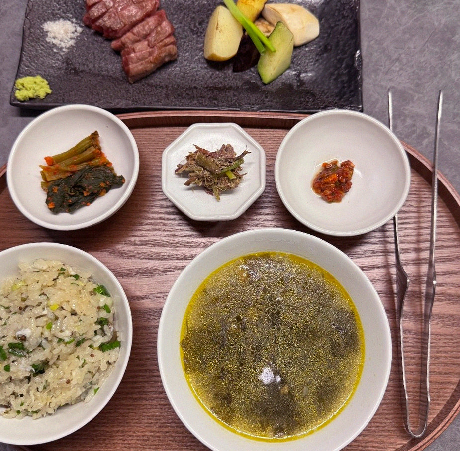 WOOHANA Yeouido · assorted Korean side dishes (banchan)