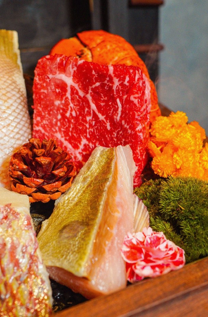 GOWOOGA Gangnam·Yeoksam · the signature Hanwoo showing — marbled beef cuts and caviar presented in a display chest